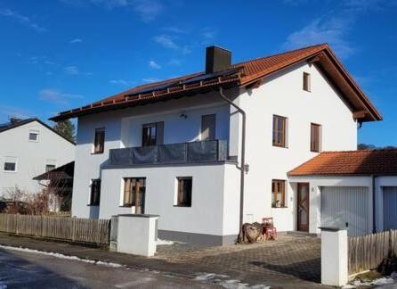 Kleine gemütliche Mansardenwohnung im Südosten Münchens Assling Exterior foto